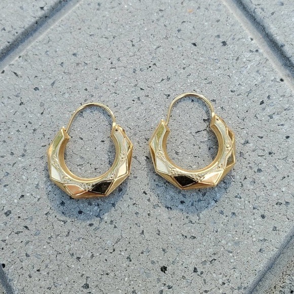 Vintage Jewelry - *SOLD* Fine 14k Yellow Gold Octagon Shape Etched Hoop Lever Earrings Vintage